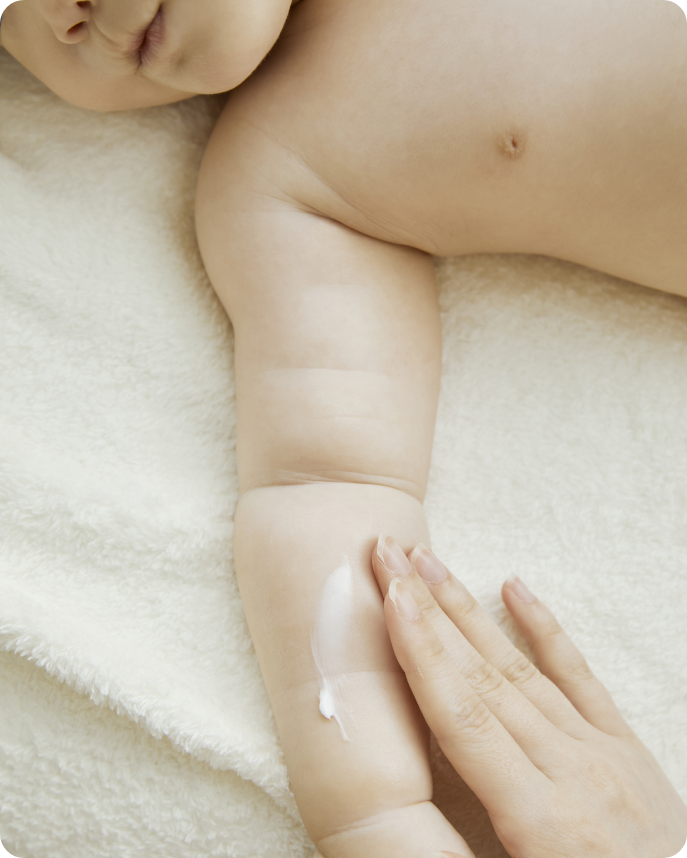 아기 피부 보습 관리 이미지